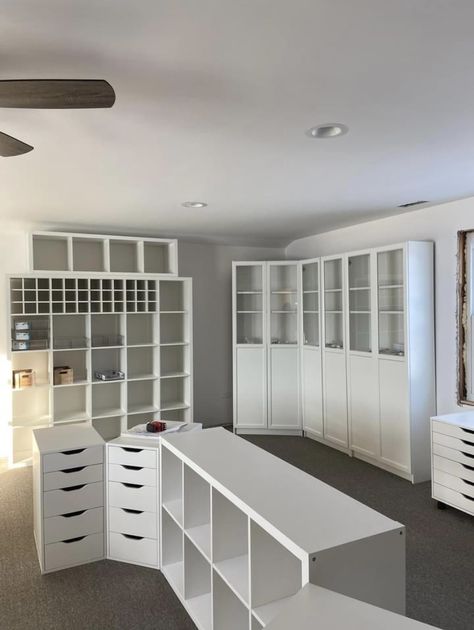 Organizing Shelves Storage, Office Craft Room Combo, Craft Storage Cabinets, Ikea Craft Room, Ikea Crafts, Sewing Room Inspiration, Craft Shed, Art Studio Room, Craft Room Furniture