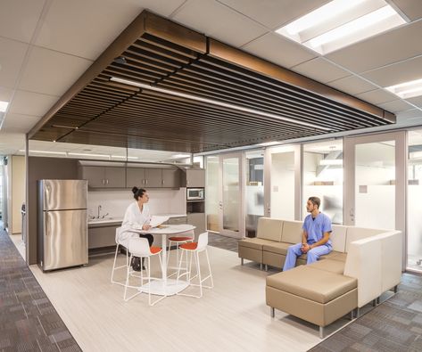 Villa at SoCal Ontario Medical Office Building. Image by HMC Architects. Hospital Lounge, Medical Office Building, Staff Lounge, Hospital Architecture, Hospital Interior, Hospital Room, Dental Office Design, Hospital Interior Design, Hospital Staff