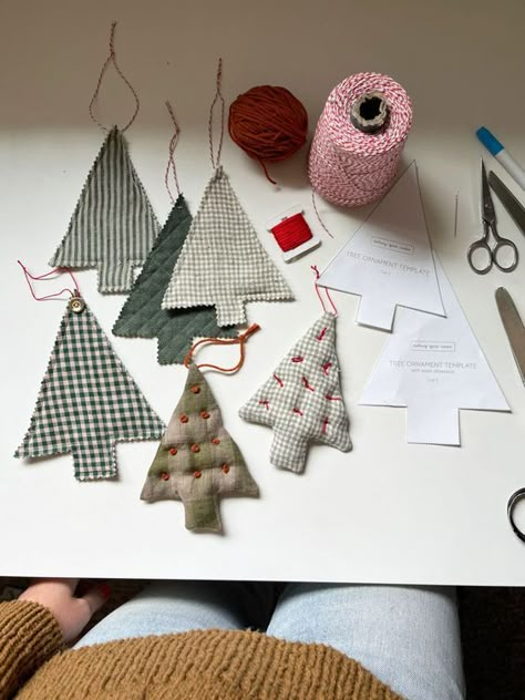 DIY Fabric Tree Ornaments - Bethany Lynne Makes Diy Fabric Xmas Ornaments, Simple Sewing Christmas Ornaments, How To Sew Christmas Ornaments, Scrap Fabric Projects Christmas, Handmade Sewn Ornaments, Fabric Christmas Tree Ornaments Sew, Christmas Sewing Ornaments Easy Diy, Diy Christmas Decor With Kids, Diy Sewing Christmas Decorations