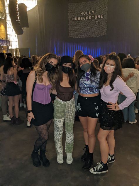 Black And Purple Concert Outfit, D4vd Concert Outfit, Purple Concert Outfit Ideas, Ruel Concert Outfit, Sour Tour Outfits, Concert Outfit Purple, Purple Concert Outfit, Olivia Rodrigo Concert Outfit Ideas, Ruel Concert