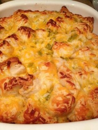 Green Chile Cheese Pull-Apart Bread Recipe - Cheese.Genius Kitchen Cheese Pull Apart Bread, Pull Apart Cheese Bread, Bread Photo, Cheese Pull Apart, Hatch Green Chili, Pizza Bread Recipe, Cheese Pull, Bread Pull Apart Recipes, Food Mood