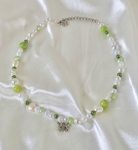 Vintage Necklace Aesthetic Beads, Green Aesthetic Jewelry, Necklace Inspo Beads, Aesthetic Beaded Jewelry, Indie Jewelry, Beaded Necklace Diy, Nail Jewelry, Dope Jewelry, Funky Jewelry