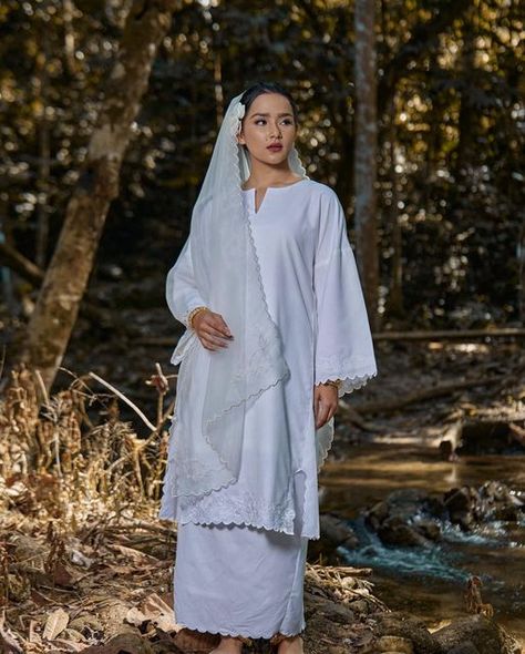 Baju Kahwin Klasik, Classic Baju Kurung, Classic Malay Outfit, Melayu Klasik Outfit, Klasik Melayu Wedding, Tunang Outfit, Traditional Outfits Malaysia, Tunang Ideas, Klasik Melayu