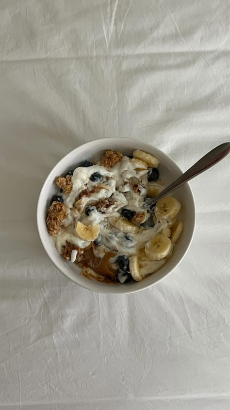 Yogurt Bowls, Banana Frozen, Andrew Huberman, Chobani Greek Yogurt, Yogurt Breakfast, Yogurt Bowl, Agave Syrup, Healthy Lifestyle Food, Healthy Food Motivation