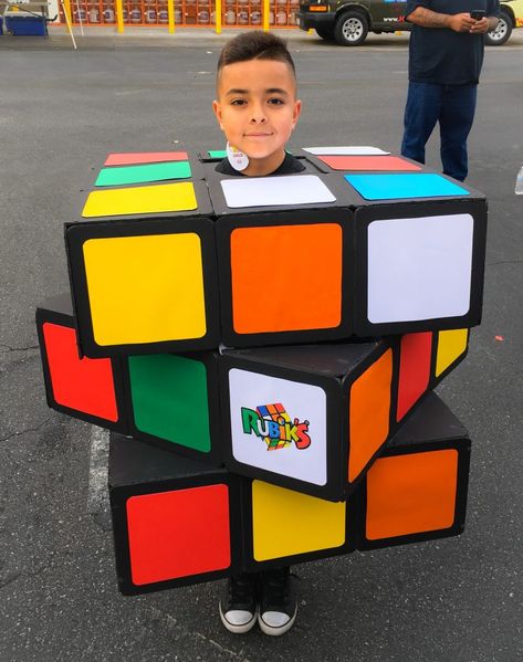 Incredible DIY Rubik's Cube Costume - Costume Yeti Duct Tape Costumes, Rubiks Cube Costume, Halloween Costume Hacks, Diy Fantasia, Fancy Dress Costumes Kids, Diy Halloween Costumes For Kids, Homemade Halloween Costumes, Diy Halloween Costumes Easy, Homemade Costumes