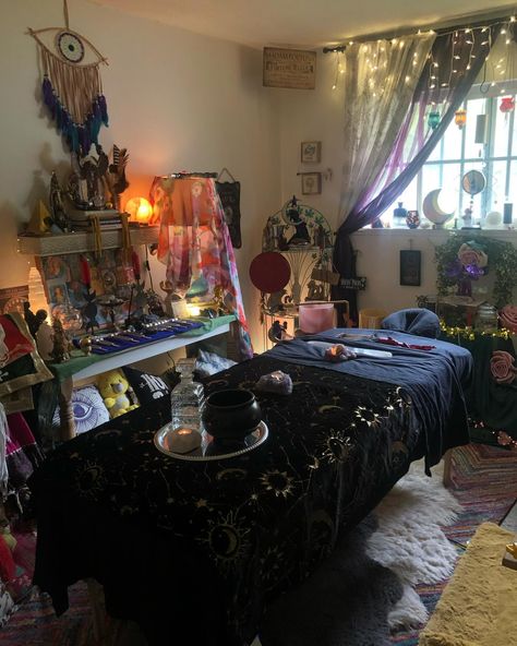 Witch Office, Room Moodboard, Tarot Business, Spiritual Room, Witchy Room, Witch Room, Reiki Healer, Magic Day, Catering Company