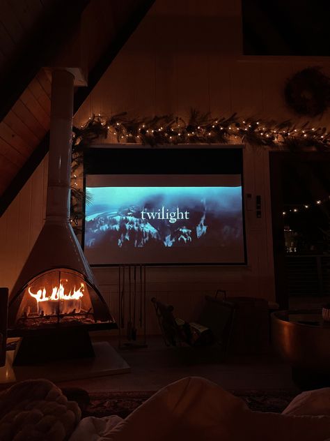 Room Movie Night, Fall Date Movie Night, Movie Night Living Room, Cabin Movie Night, Cozy Fall Night In, Night Movie Aesthetic, Cozy Halloween Movie Night, Movie Nights Aesthetics, Halloween Date Night Aesthetic