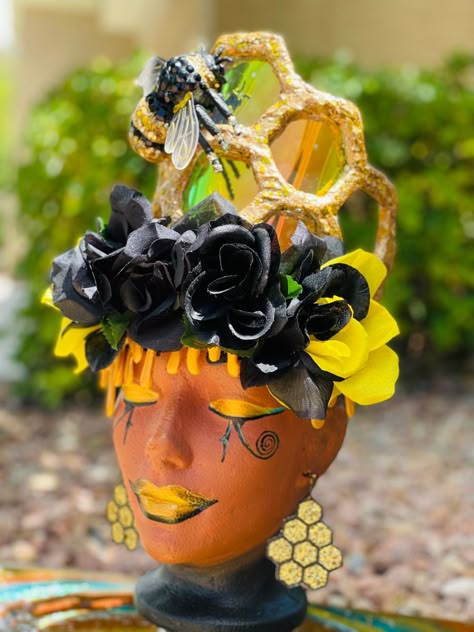 DIY bee theme craft using dollar tree finds. This is a dollar tree DIY Bee Fairy Costume, Headpiece Diy How To Make, How To Make A Headdress, Bee Hive Costume, Diy Bee Wings, Adult Bee Costume, Queen Bee Costume Diy, Bee Headpiece, Beehive Costume