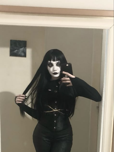 Goth Costumes Halloween, Woman Horror Costumes, Halloween Costumes For Goths, The Crow Outfit, The Crow Costume Female, The Crow Halloween Costume, The Crow Makeup For Women, Horror Cosplay Female, Female Halloween Costumes 2023