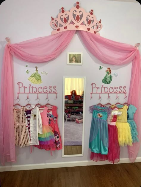 Hanging Princess Dresses Wall, Dress Up Stations Diy, Girly Kids Bedroom, Diy Princess Bedroom Ideas, Princess Room Ideas Kids, Pink Princess Bedroom Ideas, Little Kid Bedroom Ideas, Kids Princess Bedroom, Small Princess Room