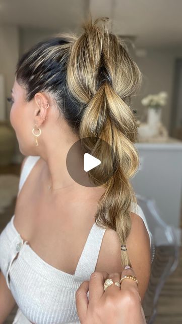 Shorter Curtain Bangs, Normal Braids, Braid Hacks, Ready Hairstyles, Lina Noory, Braid Hack, Styling My Hair, Rainy Day Hairstyles, Give Me A Break