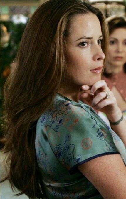 Piper Halliwell Piper Charmed, Sabrina Spellman Style, Piper Halliwell, Brunette Actresses, Charmed Tv Show, Holly Marie Combs, Charmed Tv, Charmed Sisters, Holly Marie