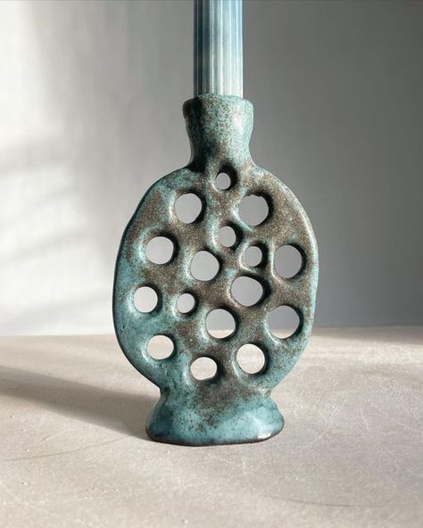 〰️ MALWINA KLEPARSKA 〰️ on Instagram: "One of my personal favorites that came out from the last firing. A candleholder made in a black stoneware clay, glazed with a copper rich glaze. Yum! It will be available for purchase amongst other things on our Christmas Market this weekend. 3rd - 4th of December 12 - 4 pm Sockerbruket 33 The online store will be restocked on Monday the 5th of December! ( if there is anything left so to speak 🙃)" Ceramic Candleholder, Pretty Pottery, Pottery Candle Holder, Pottery Candle, Candle Displays, Pottery Tools, Ceramic Candle Holders, Wooden Candles, Ceramic Candle