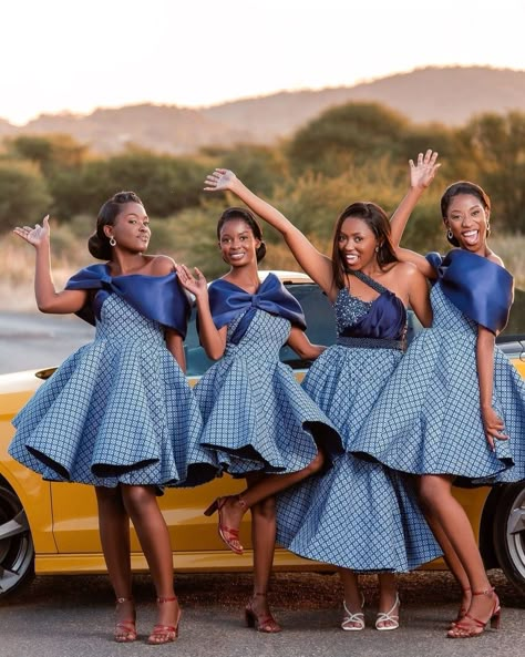 Roora Squad Outfits, Setswana Traditional Dresses, African Couple, African Traditional Wear, African Traditional Wedding Dress, Squad Outfits, Shweshwe Dresses, African Princess, Traditional Weddings