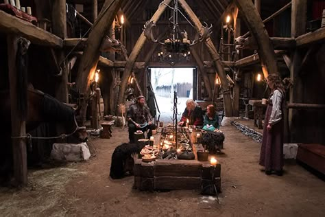 Viking Interior Design, Viking House Interiors, Viking Hall, Viking Aesthetic, Vikings Show, Viking House, Cabin Interior Design, Viking Village, Last Kingdom