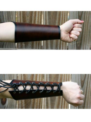 Warrior Accessories, Archery Quotes, English Longbow, Cosplay Gloves, Welding Hoods, Mode Steampunk, Leather Bracers, Arm Guard, Leather Armor