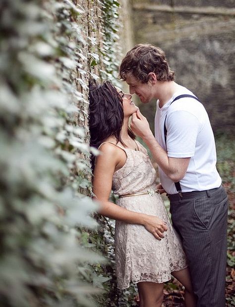 romantic pose for wedding or engagement pictures #engagementphotography #couplesphotography Engagement Shoots Poses, Shooting Couple, Couples Engagement Photos, Foto Tips, Engagement Poses, Engagement Photo Poses, Wedding Engagement Photos, Photo Couple, Couple Photography Poses