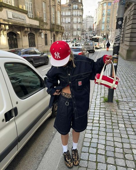 go on my tik tok:0verl00ked #outfit #streetwearoutfitsmen #baggyy2k #outfitinspo #streetwear #fashion #baggy Freaknik 90s, Street Wear Fashion Outfit Ideas, Street Fashion Aesthetic, Cute Outfits Fall, Oversized Outfits, Weather Aesthetic, 90s Outfits, Dream Ideas, Baddie Style