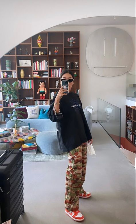 Peggy Gou Apartment, Peggy Gou Fashion, Peggy Gou House, Peggy Gou Outfit, Peggy Gou Style, Hypebae Outfit, Peggy Gou, Fits Inspiration, Wide Legged Jeans