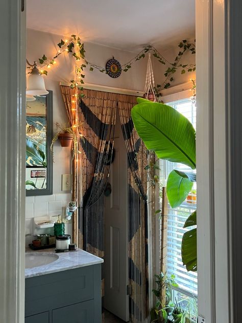 Small Bathroom Aesthetic Boho, Whimsical Goth Bathroom, Vibey Aesthetic Bathroom, Earthy Bathroom Aesthetic, Hippie House Decor, Whimsigoth Bathroom, Hippie Apartment Aesthetic, Hippie Apartment, Hippie House