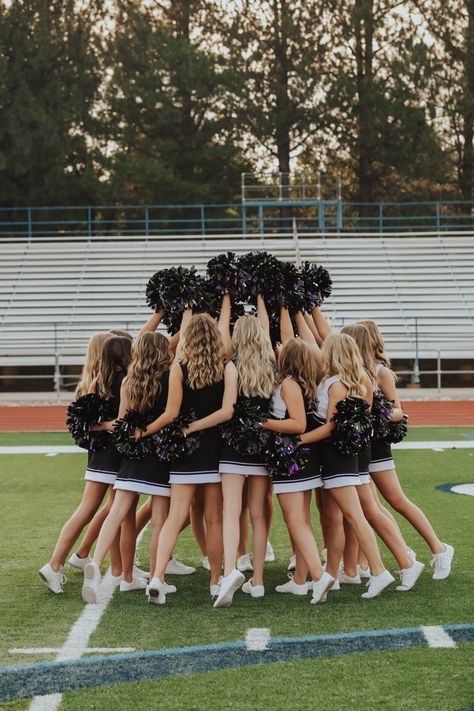 Cheer Squad Pictures, Cheerleading Team Photos, Cheerleading Team Pictures, Cheer Photo Poses, Cheer Banners, Team Picture Poses, Dance Team Pictures, Dance Team Photos, Cheerleading Picture Poses