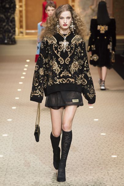 Dolce E Gabbana, Baroque Fashion, Fashion 2018, Vogue Fashion, Fashion Show Collection, Fall 2018, Runway Looks, Sweater Fashion, Moda Fashion