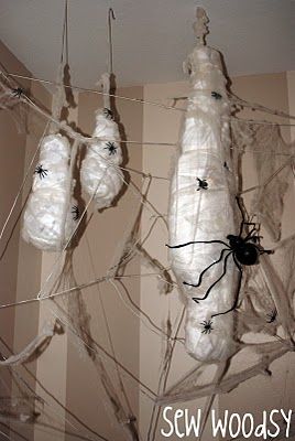 Spider Decorations, Creepy Halloween Decorations, Diy Halloween Decor, Mini Tutorial, Spider Webs, Halloween Spider Web, Halloween Easter, Creepy Halloween, Halloween Deco