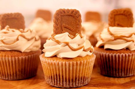 Cupcake Jemma Recipes, Popular Cupcakes, Biscoff Pie, Crumbs And Doilies, Biscoff Cream, Cupcake Flavours, Biscoff Cupcakes, Cupcake Board, Cupcake Jemma