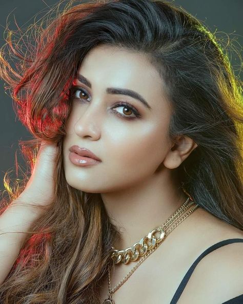 Koushani Mukherjee, Stylish Girls Dp, Prom Makeup, Girls Dp, Beautiful Saree, Desi Beauty, Fashion Poses, Blonde Girl, Girl Face