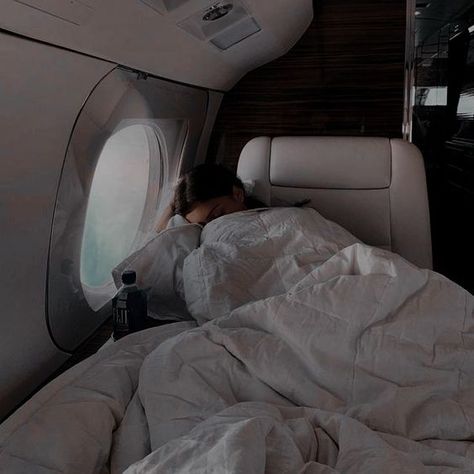 Sleeping On A Plane, Luxury Lifestyle Fashion, Pablo Gavi, Addicted Series, Girl Sleeping, All Food, Food Service, Book Aesthetic, Dream Life