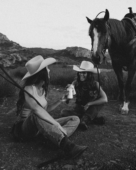 Western Mood Boards Aesthetic, Cowgirl Horse Photography, Moody Cowgirl Aesthetic, Moody Western Photoshoot, Western Model Photography, Ranch Girl Aesthetic, Western Instagram Pictures, Dark Cowgirl Aesthetic, Vintage Cowgirl Aesthetic