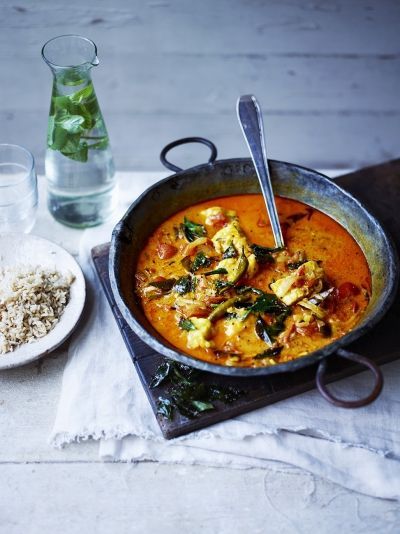 This Sri Lankan-style monkfish curry looks so tasty! http://www.jamieoliver.com/recipes/fish-recipes/sri-lankan-style-monkfish-curry/ Jamie Oliver Fish Curry, Monkfish Curry, Fish Curry Recipe, Jamie Oliver Recipes, Fish Curry, Idee Pasto Sano, Samosa, Jamie Oliver, Food Magazine