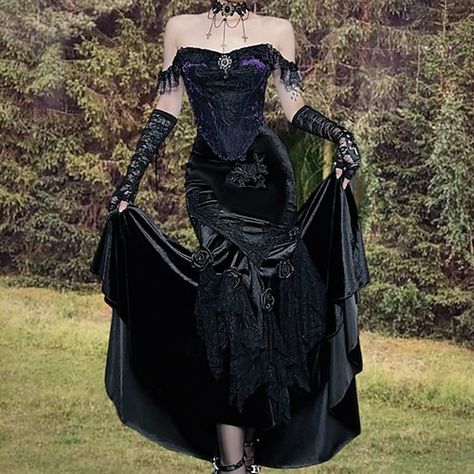 Women’s Horror Costumes, Historic Halloween Costumes, Goth Dress Formal, Ethereal Goth, Goth Corsets, Halloween Prom, Steampunk Witch, Mermaid Skirts, Dress Types