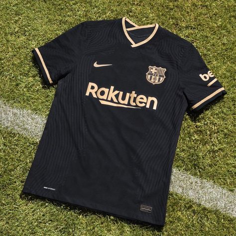 Best Colour Combos, Barcelona Shirt, Barcelona Football, Classic Football Shirts, Black Kit, Colour Combos, Football Outfits, Soccer Shirts, Football Kits