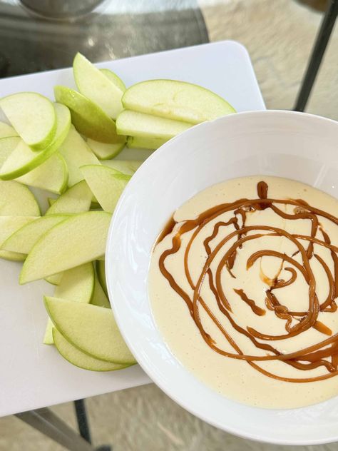 High Protein Fruit Dip, Protein Fruit Dip, Cheesecake Fruit Dip, Gd Recipes, Caramel Cheesecake Dip, Protein Caramel, Caramel Apple Cheesecake Dip, Whipped Cottage Cheese, Cheesecake Fruit