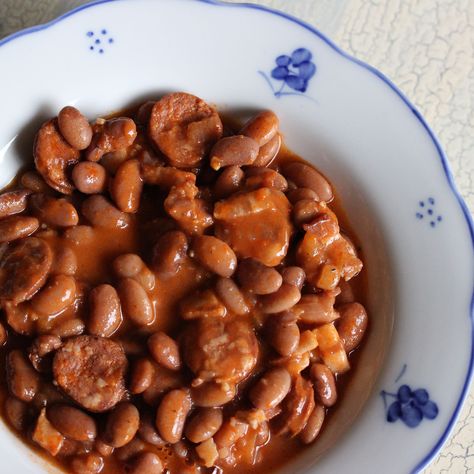 Portuguese Baked Beans Recipe, Portuguese Beans Recipes, Portuguese Baked Beans, Recipes With Portuguese Sausage, Portuguese Sausage Recipe Dinners, Portuguese Beans With Linguica, Portuguese Linguica Recipes, Linguica Sausage Recipes, Recipes With Linguica Sausage