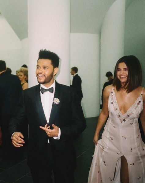 Weeknd Selena Gomez, Selena And The Weeknd, Selena And Abel, Selena Gomez The Weeknd, Selena Gomez Short Hair, Swag Couples, Selena Gomez Photoshoot, Abel Tesfaye, Selena G