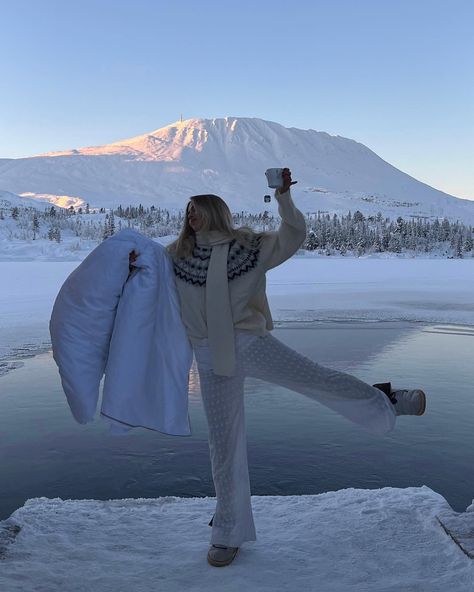 Elin Warn (@elinwarn) • Instagram photos and videos Voss Norway, Norway Winter, Skiing Aesthetic, Mountain Outfit, Winter Instagram, Women Ski, Winter Streetwear, Snow Trip, Ski Season