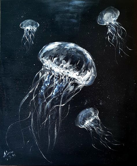 Bleach Painting Shirt Jellyfish, Jellyfish Aesthetic Clothes, Black Tshirt Painting Ideas, Bleach Drawing On Clothes Ideas, Clothes Bleach Art, Bleach Art Shirts Aesthetic, Ink And Bleach Art, Diy Bleach Shirt Designs, Shirt Bleach Art