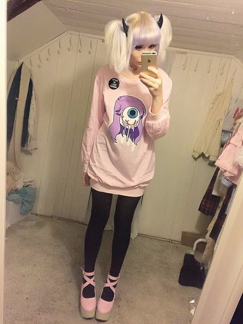 Menhera Fashion, Buy Outfits, Creepy Cute Fashion, Pastel Goth Aesthetic, Goth Outfit Ideas, Pastel Goth Outfits, Kawaii Pastel Goth, Black Candy, Pastel Goth Fashion