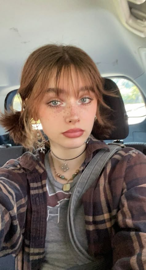 @katieblake8253 oml shes so beautiful Katie Blake Makeup, Blake Is Tired, Rabbit Hairstyle, Tired Makeup Look, Cute Makeup Looks, Hair Stylies, School Looks, Short Hair With Bangs, Hair Reference