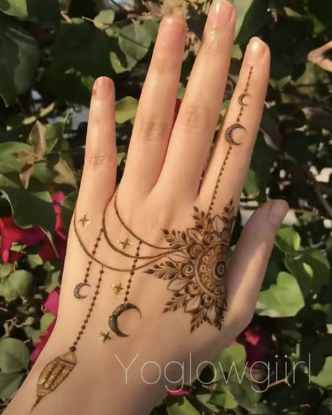 Simple Henna Designs Hand, Tattoo Designs Henna, Henna Tattoo Design, Short Mehndi Design, Cute Henna Designs, Black Things, Inai Pengantin, Tattoos Henna, Jagua Henna