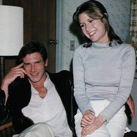 Star Wars Video, Carrie Fisher Princess Leia, Carrie Frances Fisher, Star Wars Cast, Han And Leia, Han Solo, Star Wars Pictures, Hans Solo, Star Wars Fandom