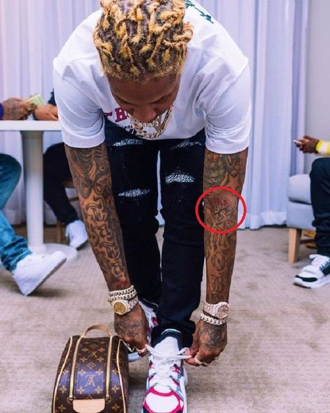 Lil Durk’s 46 Tattoos & Their Meanings – Body Art Guru Otf Tattoo, La Capone, Money Bag Tattoo, Black Men Tattoos, Rap Singers, Boy Squad, Jackpot Slot, Best Rapper Alive, Lil Durk