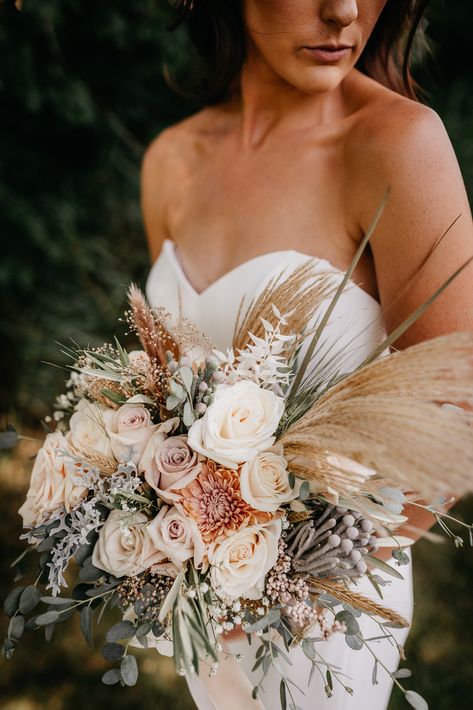 SLEEK + NEUTRAL MODERN-BOHO GOLF COURSE WEDDING AT TRAPPERS TURN | HALEY + LUCAS via WedPlan Madison Golf Course Wedding, Wisconsin Dells, Wisconsin Wedding, Groomsmen Attire, Groom Attire, Wedding Gallery, Modern Boho, Golf Course, Styled Shoot