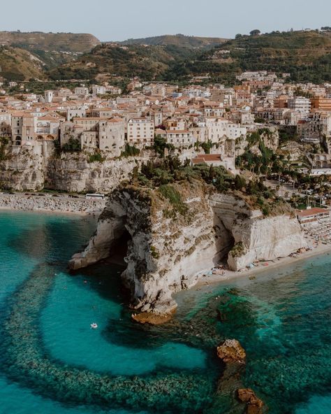 Taormina Sicily, Italy Aesthetic, Sicily Italy, Southern Italy, Visit Italy, Road Trip Itinerary, Calabria, Beach Town, Vacation Destinations