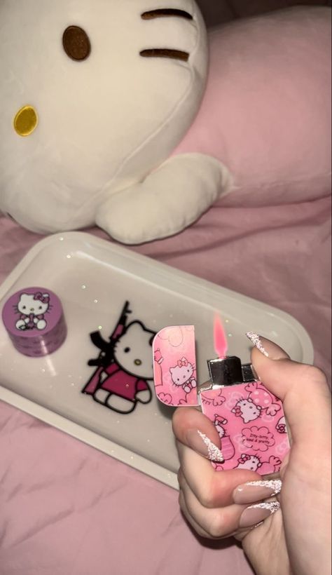 Cool Lighter Aesthetic, Hello Kitty Lighter, Hello Kitty Purse, Sanrio Stuff, Cool Lighters, Lgbtq Funny, Hello Kitty Aesthetic, Hello Kit, Pink Hello Kitty