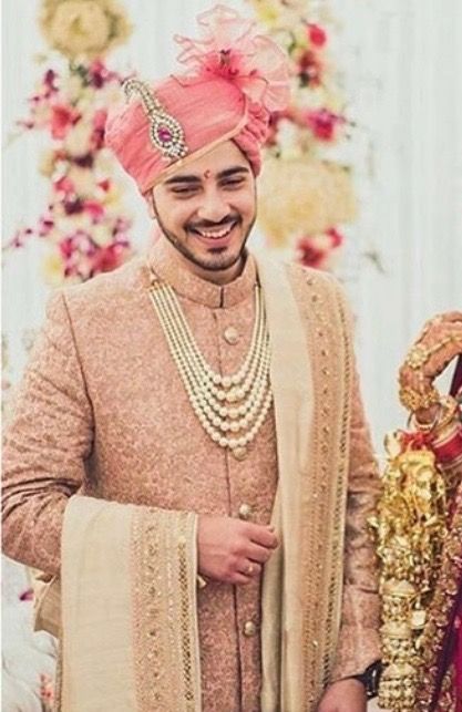 Groom Sherwani Design, Safa Style For Groom, Sherwani Designs Indian Groom, Kalangi For Dulha, 4 Piece Suit Men, Groom Pagdi Indian, Ivory Sherwani Grooms, Indian Groom Wear Wedding, Wedding Dress For Boys