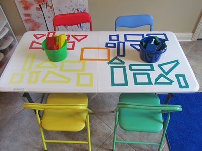 Block Center Table Game: some children will do their own pattern, whichever way its done, the children are learning and having fun♥ Blocks Preschool, Teach Preschool, Block Center, Teaching Shapes, Preschool Centers, Pattern Activities, Preschool Colors, Shapes Preschool, Creative Curriculum