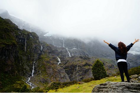 How much does a trip to New Zealand cost? - The Global Curious Travel Blog Backpacker Style, New Zealand Tourist Attractions, Moving To New Zealand, Living In New Zealand, New Zealand Adventure, Budget Travel Destinations, Budget Friendly Travel, Visit New Zealand, Free Camping